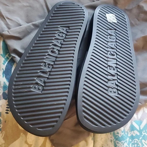 Brand new Balenciaga Black pool slide - Picture 2 of 7